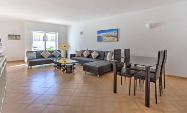 Apartamento con barbacoa, jardín y piscina