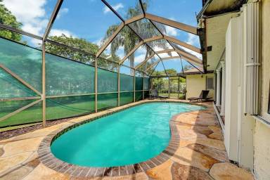 House Pet-friendly Boca West