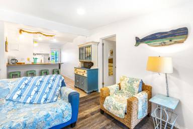 Condo Oyehut-Hogans Corner