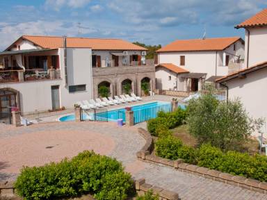 Wohnung mit Terrasse, Garten und Pool