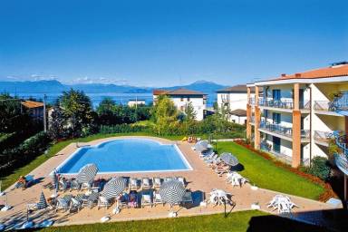 Wohnung mit Pool, Terrasse und Garten | Naturblick