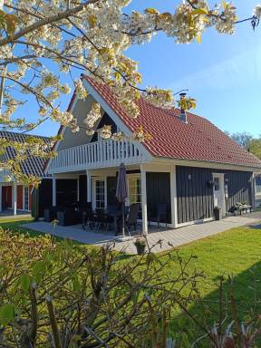 Ferienhaus mit Sauna, Grill und beheiztem Pool | Seeblick