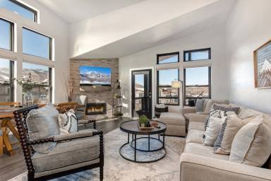 Fully equipped condo with BBQ | Mountain view | Pet-friendly