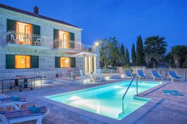 Familienvilla Vjeka mit privatem Pool und Spielplatz in Sumartin, Brac Island
