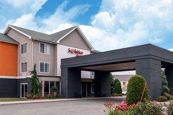 Erie Inn & Suites Solstice in Erie, PA