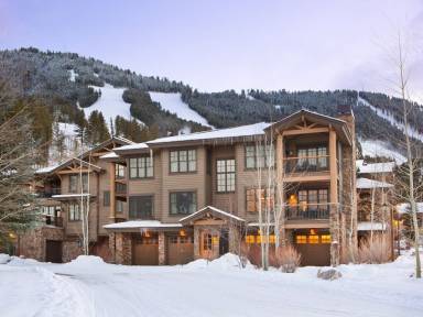 Condo Jackson