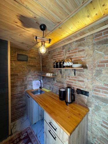 Chalet with hot tub, garden & grill — photo 5
