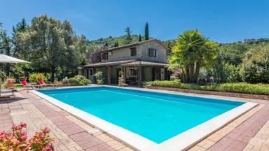 Case vacanza a Collazzone: relax nella Valle del Tevere - HomeToGo