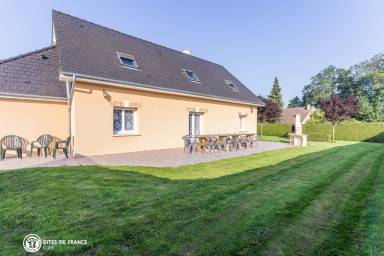 Gîte avec barbecue, terrasse et jardin