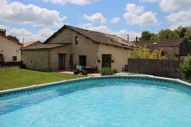 House with private pool & garden