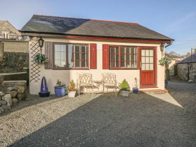 Cottage with garden | Beach view | Next to the beach