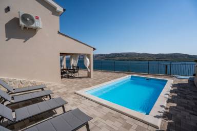 Familienfreundliches Ferienhaus mit privatem Pool, Terrasse und Grill | Panoramablick | Haustierfreundlich