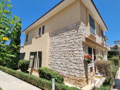 90 m² House