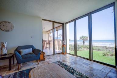 Condo Crescent Beach