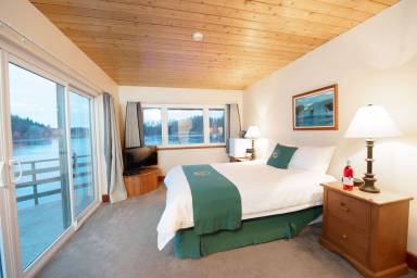 Resort Quathiaski Cove
