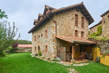 Casa con terraza, jardín y barbacoa | Vistas a la montaña