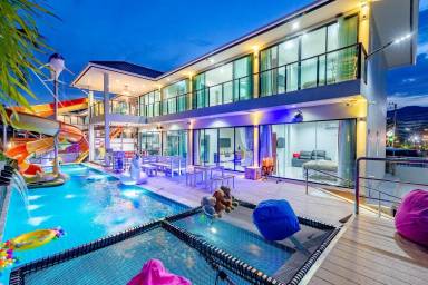 238 m² House