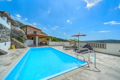 Villa mit privatem Pool, Garten und Terrasse