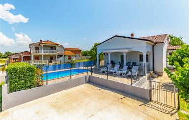 90 m² Familienfreundliches Ferienhaus mit privatem Pool ∙ Haustiere erlaubt ∙ 6 Gäste ∙ 3 Schlafzimmer ∙ Pula