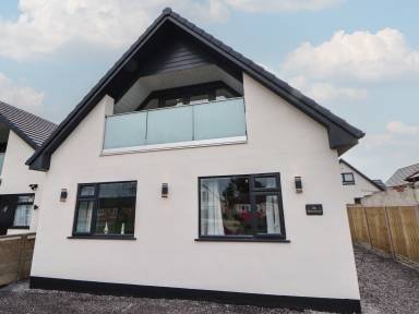 Family-friendly nice cottage with garden | Beach view | Beach nearby | Pet-friendly