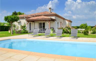 Ferienhaus mit Terrasse, Pool und Grill für 6 Gäste mit Hund in Saint-Georges, Frankreich