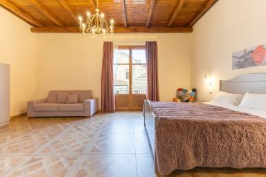 Camera privata con internet veloce e terrazza | Vista sulla città | Adatta per il telelavoro