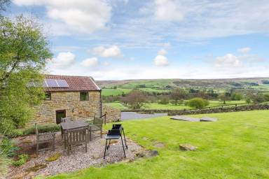House Yard Nawton