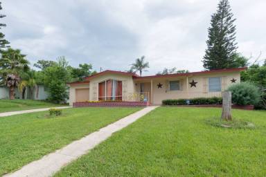 Airbnb  Deltona