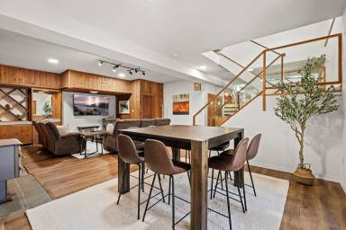 342 m² House