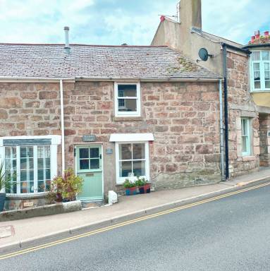 Child-friendly cottage with terrace | Beach nearby | Dogs allowed