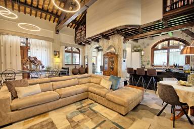 Familienfreundliche geräumige Villa mit privatem Pool, Terrasse und Garten