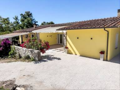 Voll ausgestattetes Ferienhaus mit Grill, Terrasse und Garten | Meerblick | Hunde erlaubt