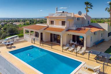 300 m² Villa