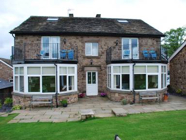 Cottage with pool, BBQ & garden
