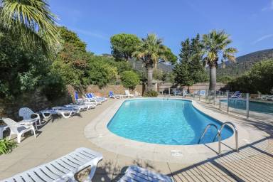 Ferienhaus mit schönem Pool für 5 Gäste mit Hund inBormes-les-Mimosas, Provence-Alpes-Côte d'Azur
