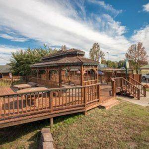 Bullwinkles Rustic Lodge — photo 5
