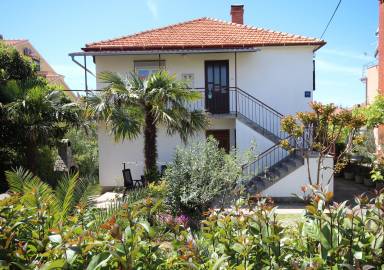 Appartamento con terrazza e barbecue | Vista sul giardino