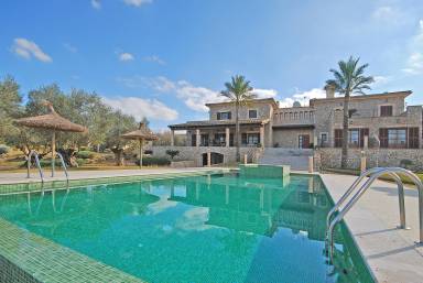 430 m² House
