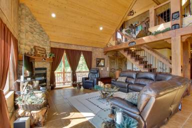 362 m² House