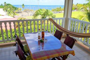 Locations de vacances à La Trinité, dans un coin féerique de l'île aux fleurs - HomeToGo