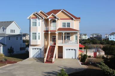 373 m² House