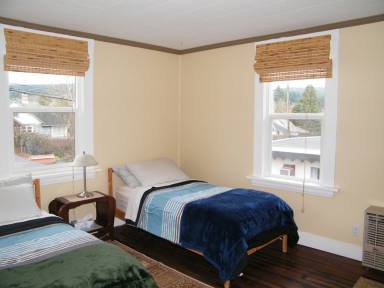 Mountains and Waterfalls With Vacation Homes in Port Alberni - HomeToGo