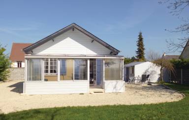Ferienhaus mit Garten für 2 Gäste mit Hund in Bernières-sur-Mer, Normandie