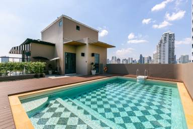Lägenhet Khlong Tan Nuea