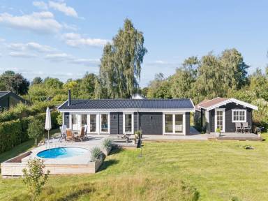 Ferienhaus mit Grill, Terrasse und Pool
