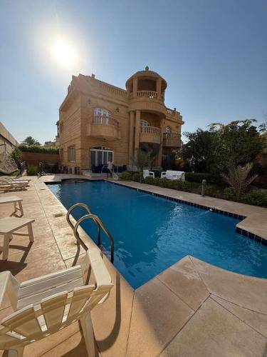 830 m² Villa