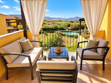 Ferienwohnung mit Terrasse, Pool und Garten | Poolblick