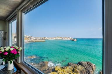 Cottage | Next to the beach
