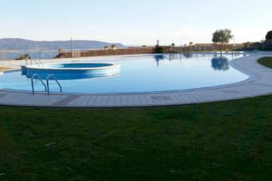 Ferienhaus mit Terrasse und Pool