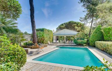 90 m² House
